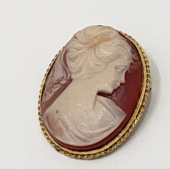 Vintage Unsigned Victorian Lady Cameo Brooch - Picture 3 of 12